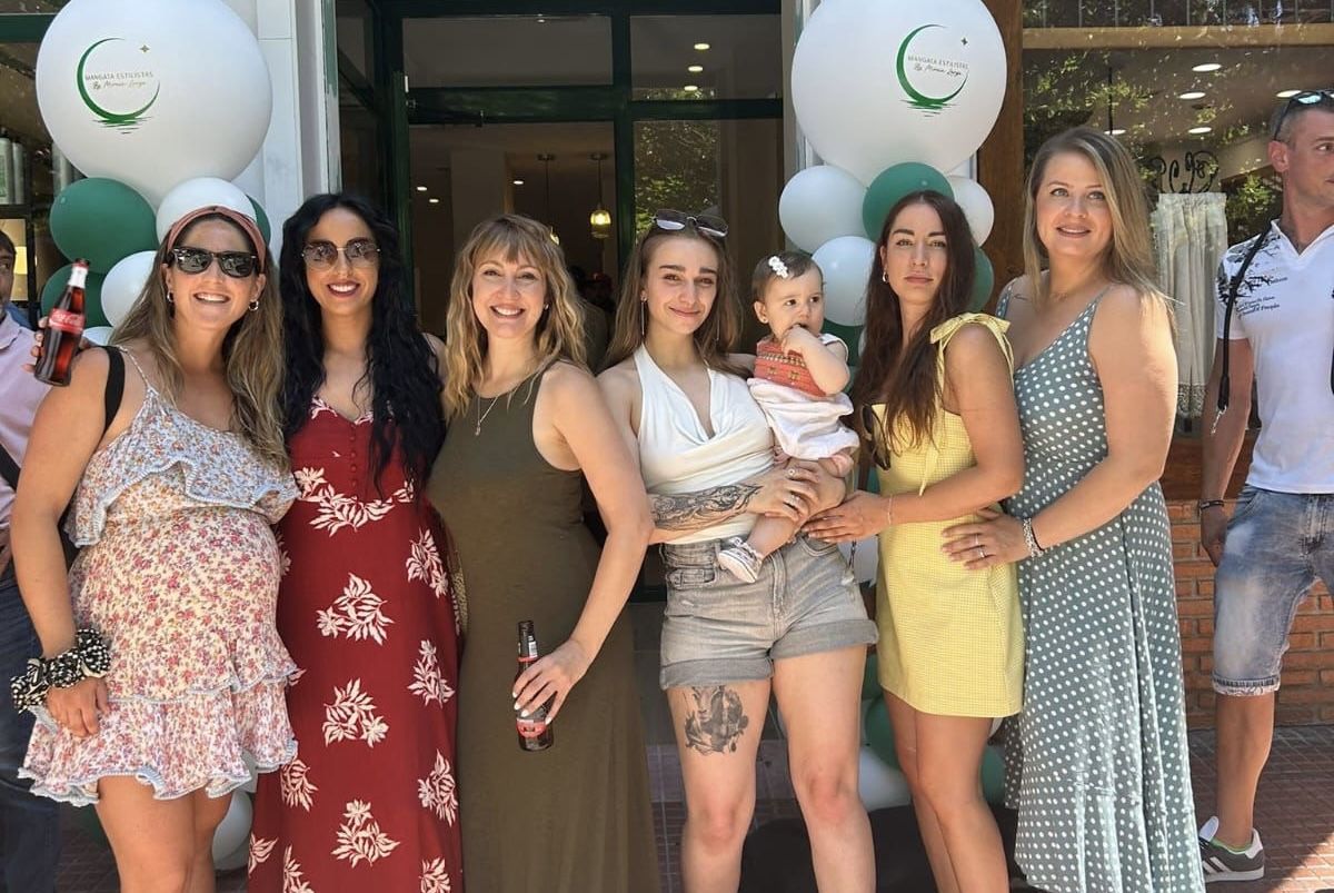 Lur Romano, Virginia Domínguez, Mireia Largo, Estefanía Gibaja, Ibabe de Anta y Nerea Ramos.