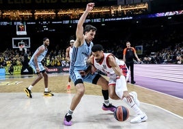 Matteo Spagnolo defiende a Luwawu-Cabarrot en un encuentro de la pasada temporada.