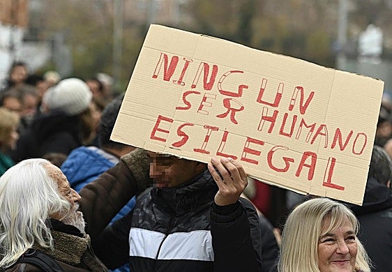 Concentración convocada por los vecinos del barrio madrileño de Hortaleza en 2019 a favor de la convivencia tras los sucesos relacionados con el centro de menores extranjeros ubicado en este distrito madrileño.