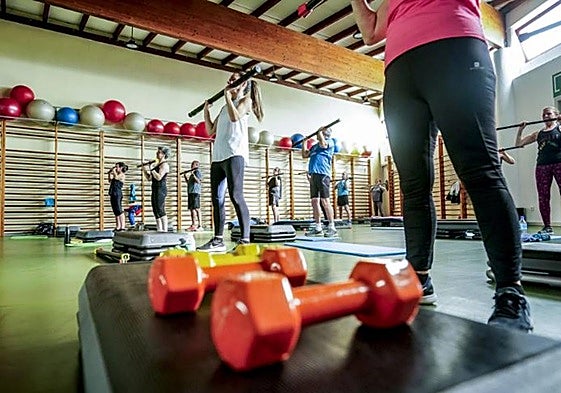 Actividad deportiva en un entro cívico de Vitoria.