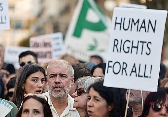 El secretario general de Comisiones Obreras, Unai Sordo, durante la concentración para frenar la escalada de odio en Torre Pacheco y defender la democracia.