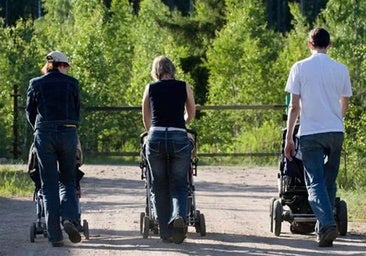 Euskadi retocará levemente su plan de ampliar los permisos de maternidad y paternidad