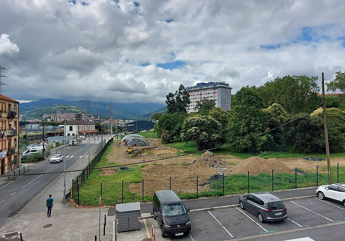 Imagen de la zona de actuación, frente a la estación de tren de Lutxana y junto al parque de la Orconera.