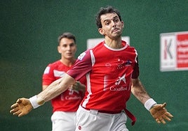 Altuna III suelta la derecha en el partido del Masters de Ermua.