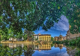 La imagen del río Mañaria, Pinondo Etxea y el arco de Santa Ana ha sido la ganadora de la primera edición del concurso de fotografía.