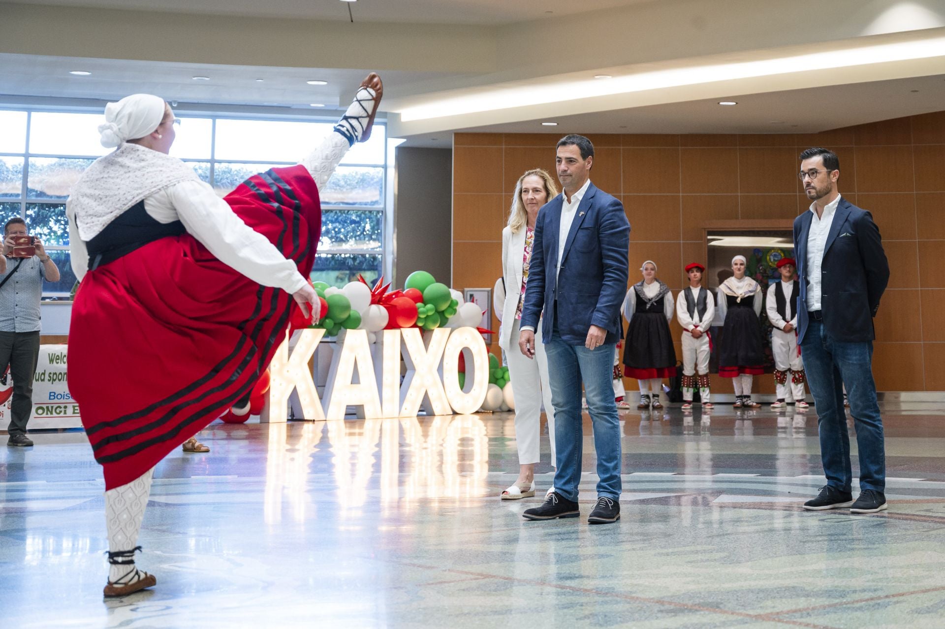 Pradales estrecha lazos con la diáspora vasca en el Jaialdi de Boise
