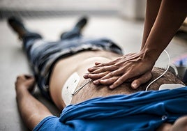La formación para practicar la RCP de forma efectiva es clave para aumentar la supervivencia de quienes sufren un paro cardiaco.