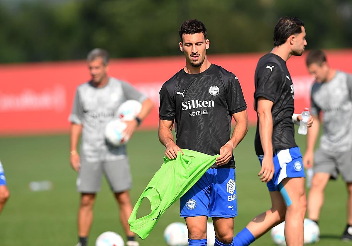 Víctor Parada ocupa el hueco de Mourinho.