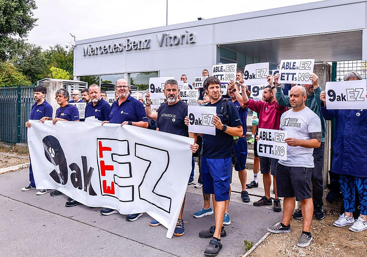 Concentración este jueves en la puerta de Mercedes.