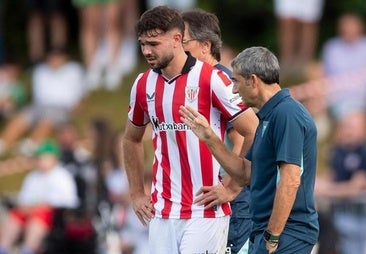Situación límite con los centrales del Athletic: Egiluz un mes de baja y Paredes con molestias