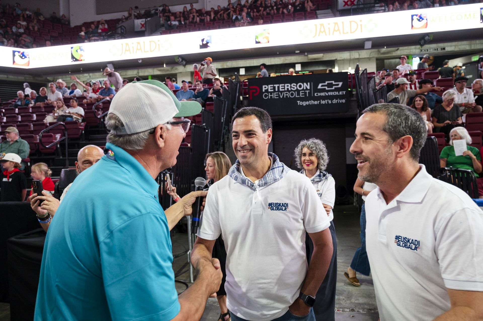 Pradales celebra junto a aizkolaris y harrijasotzailes la &#039;Sports Night&#039; en Boise