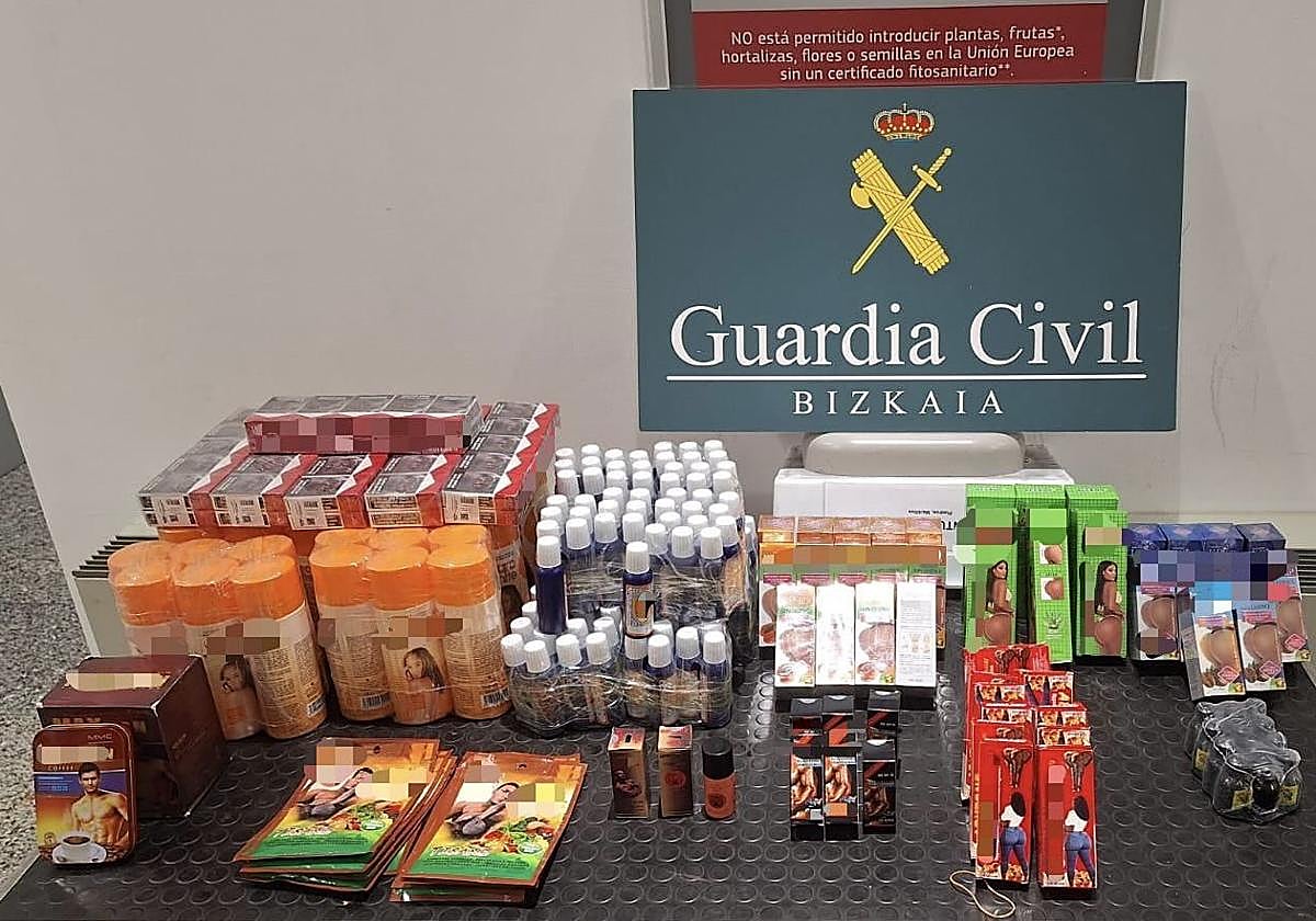 Intervienen potenciadores sexuales y tabaco de contrabando a un pasajero en el aeropuerto de Loiu
