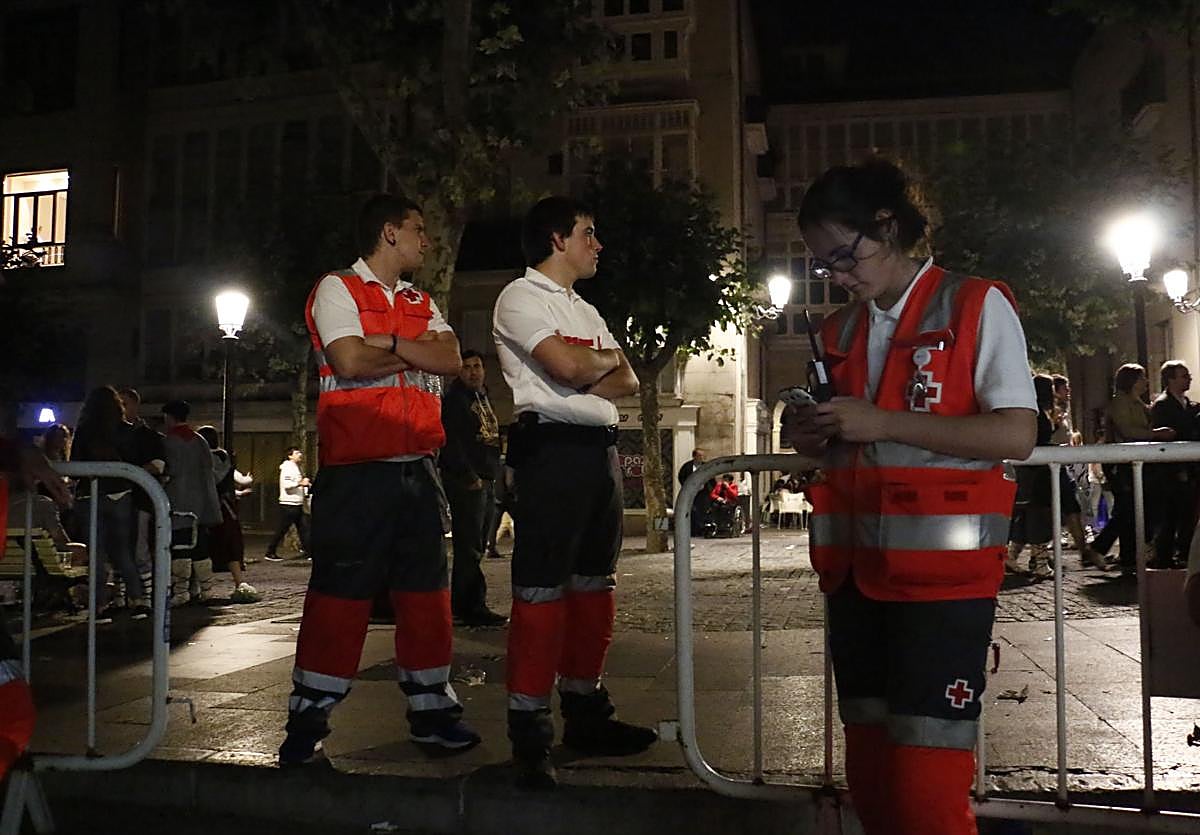 Voluntarios en un puesto de emergencias durante las fiestas de La Blanca de hace unos años.