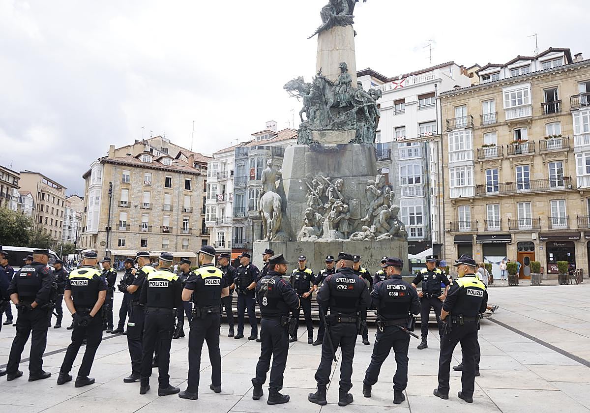 A mediados de julio se reunió la Comisión de Coordinación Policial y establecer el dispositivo de fiestas de Vitoria.