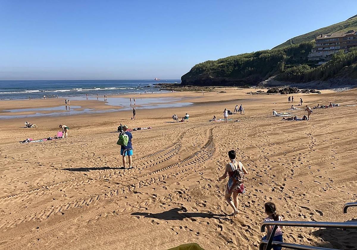 El significado de las banderas que verás este verano en las playas de Bizkaia