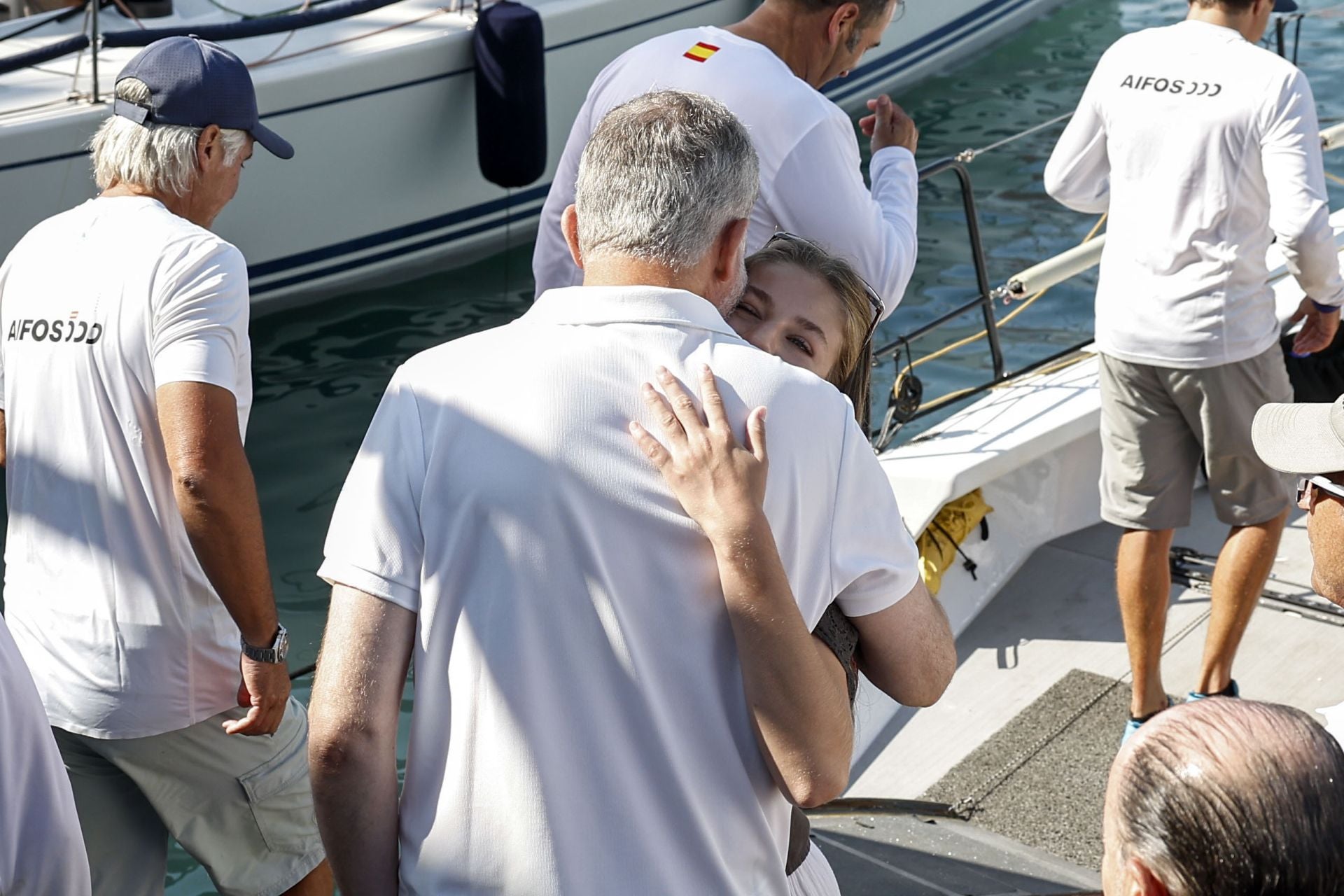La visita sorpresa de Leonor en el Náutico de Palma: abrazo al Rey y apoyo a los equipos femeninos de vela