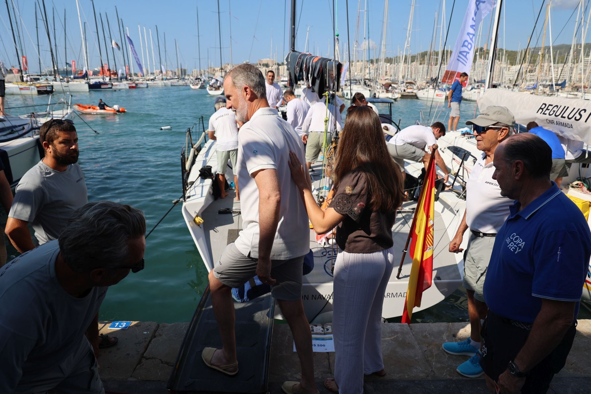 La visita sorpresa de Leonor en el Náutico de Palma: abrazo al Rey y apoyo a los equipos femeninos de vela