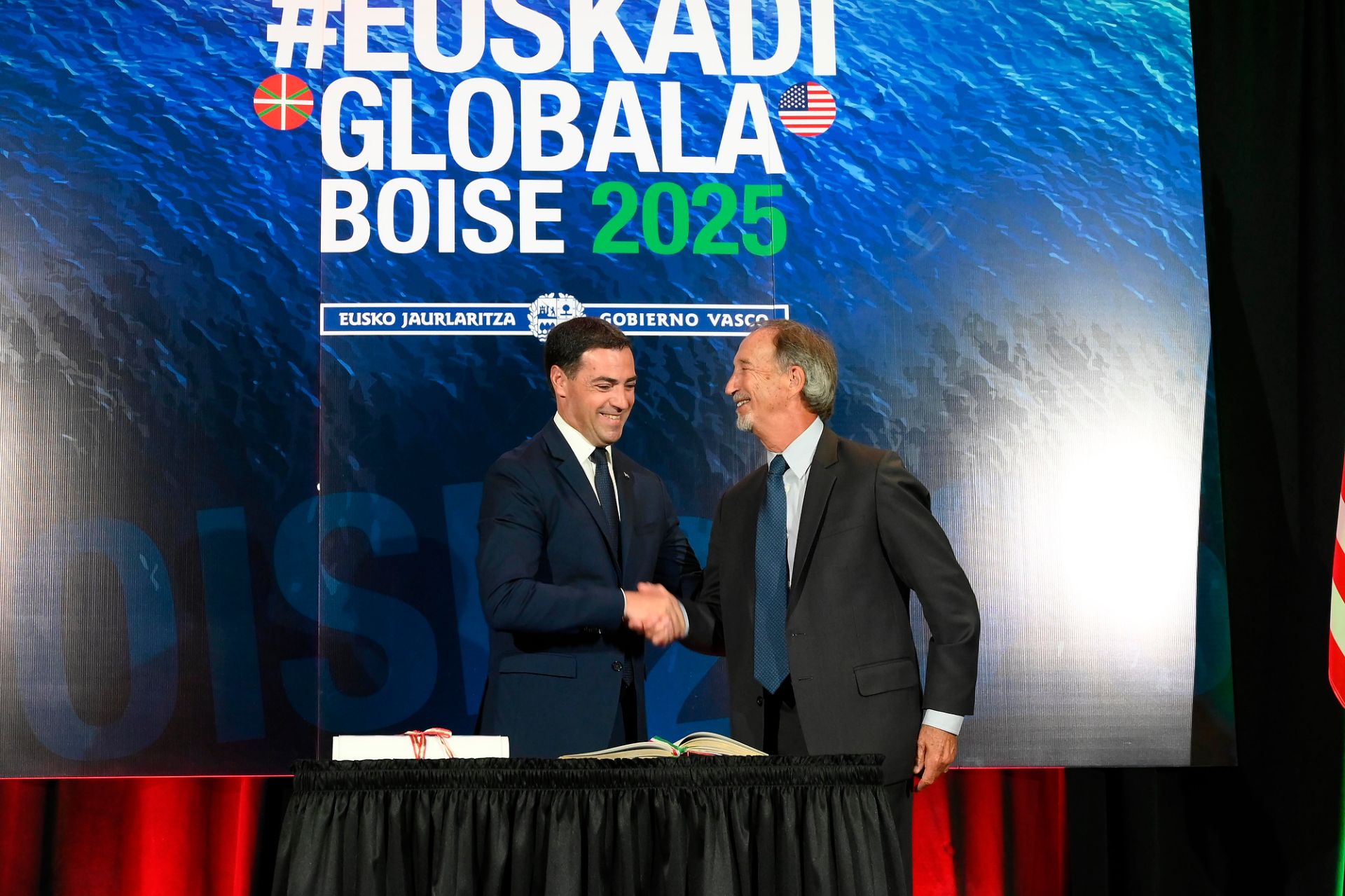 Premio al profesor Carmelo Urza, el padre del programa de intercambio de estudiantes entre EEUU y Euskadi