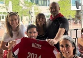 El Athletic rinde homenaje a su peña en Boise con un regalo especial
