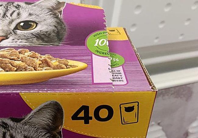 Cada caja cuenta con cuarenta paquetes de comida para gatos