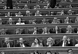 Más política, menos políticos