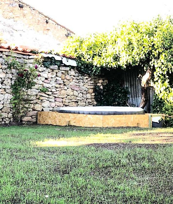 Imagen secundaria 2 - Un hombre convierte una simple vivienda rural en una estancia con &#039;escape room&#039; llena de juegos de misterio