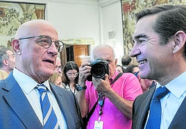 El presidente del Sabadell, Josep Oliu, y del BBVA, Carlos Torres, en un acto público