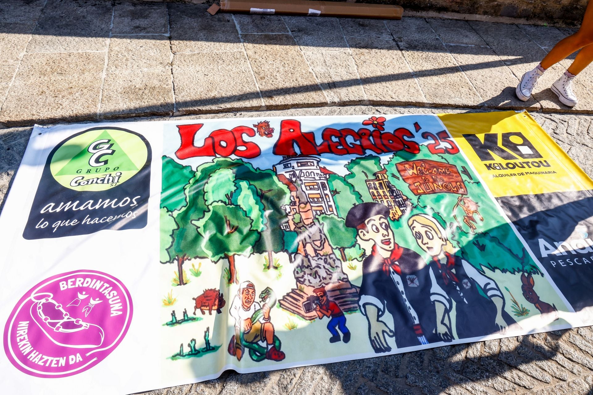 Las pancartas de la Comisión de Blusas y Neskas, en imágenes