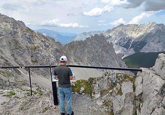 Vistas sobre el rocoso Parque Natural Karwendel.