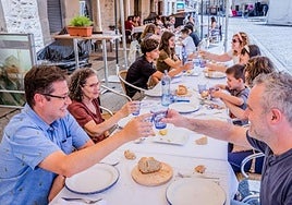 Ya durante el fin de semana el ambiente de prefiestas se ha hecho notar con fuerza en la capital alavesa.