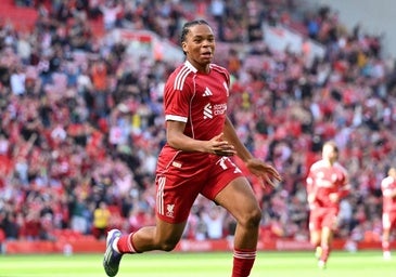Ngumoha, un futbolista de 16 años, autor del primer gol al Athletic en Liverpool