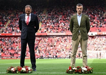 El Athletic participa en el emotivo homenaje a Diogo Jota