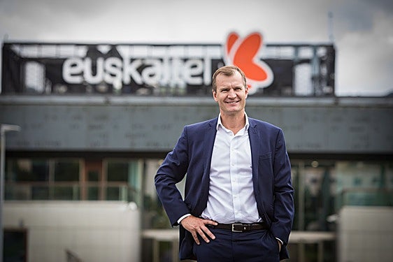 El CEO de MasOrange, Meinrad Spenger, en la sede de Euskaltel