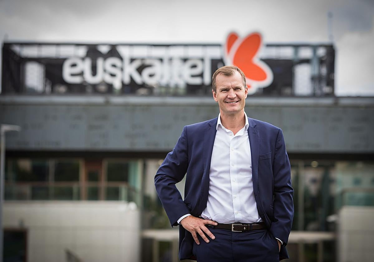 El CEO de MasOrange, Meinrad Spenger, en la sede de Euskaltel