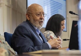 El presidente del CIS, José Félix Tezanos, en un curso.