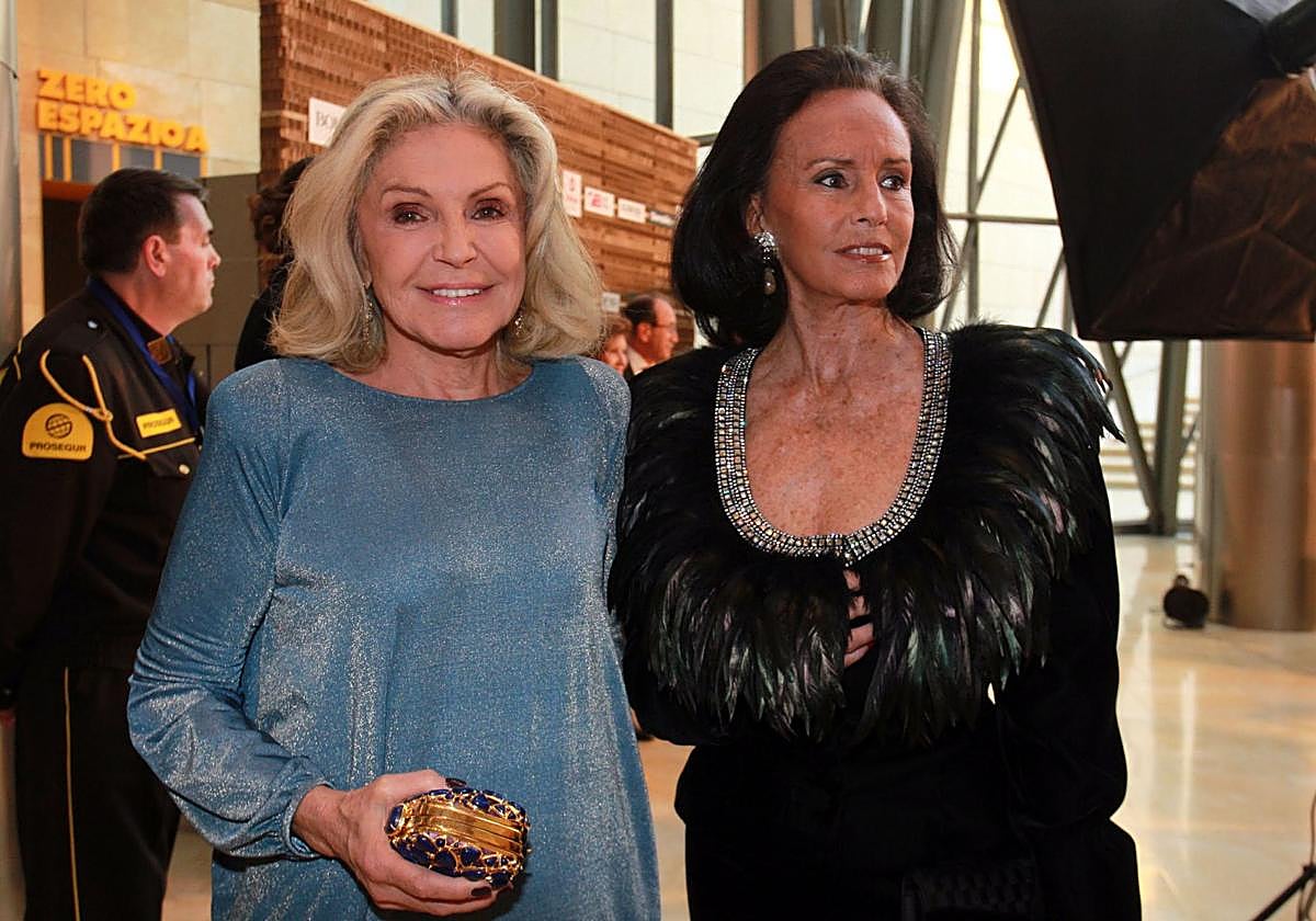 Beatriz de Orleans y Sonsoles Díez de Rivera en el acto para celebrar el 10 aniversario de Ion Fiz en las pasarelas.