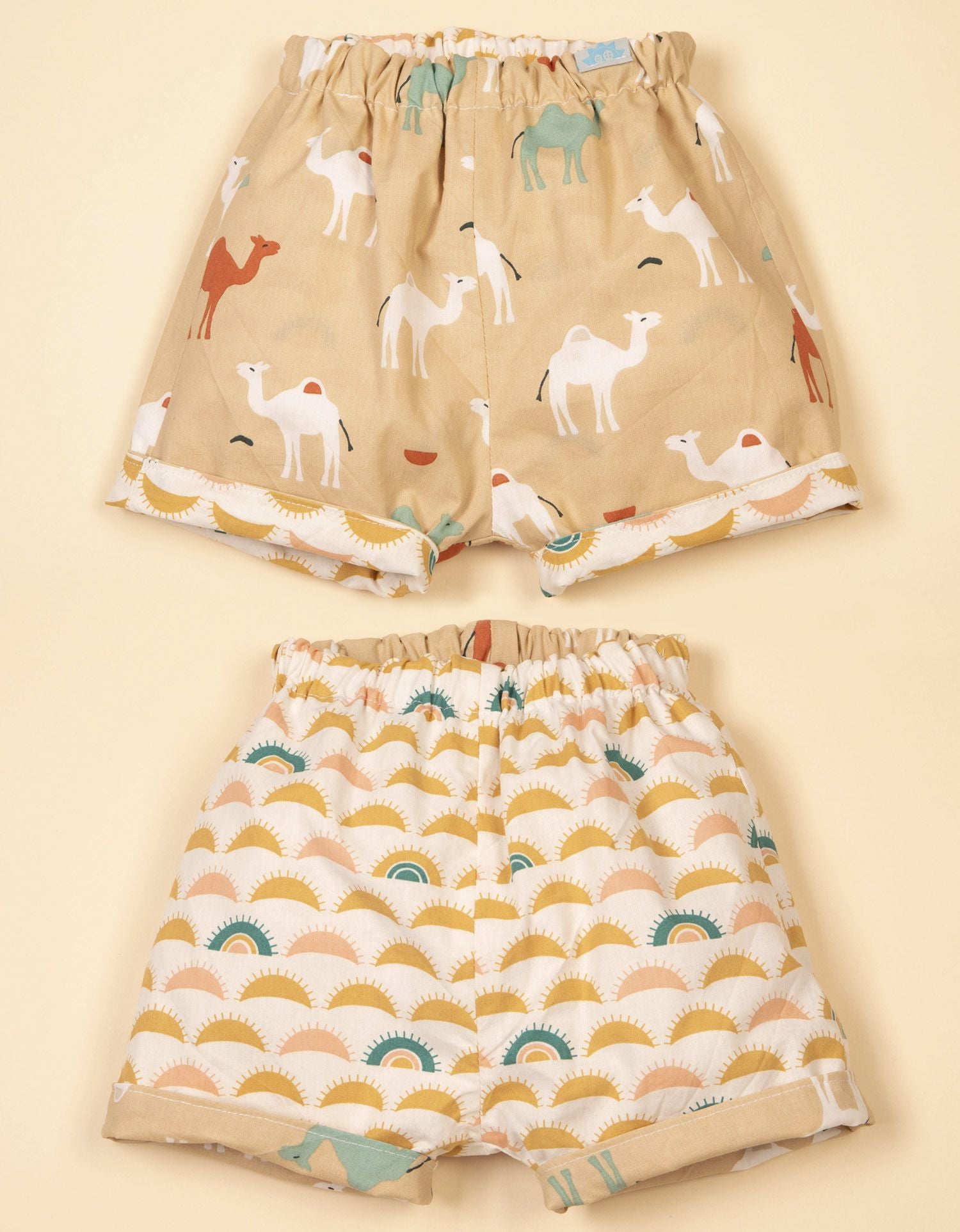 Las prendas con truco de una firma bilbaína para viajar ligero con niños sin llenar la maleta