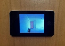 ¿Tienes instalada una mirilla electrónica? Cuidado, el Supremo acaba de vetar su uso