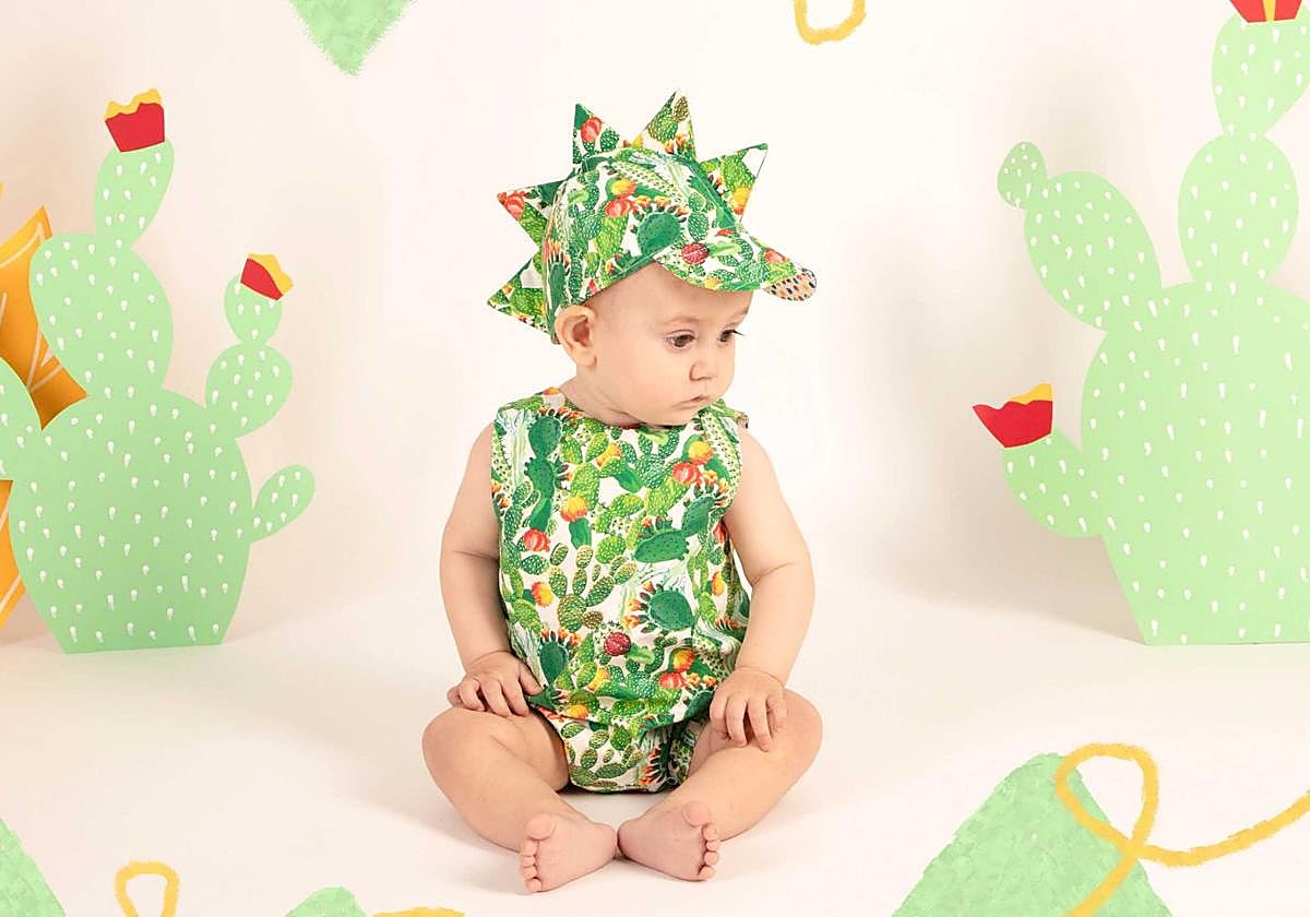 Las prendas con truco de una firma bilbaína para viajar ligero con niños sin llenar la maleta.