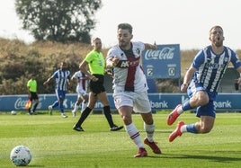 Carlos Vicente se duele en un lance del encuentro.