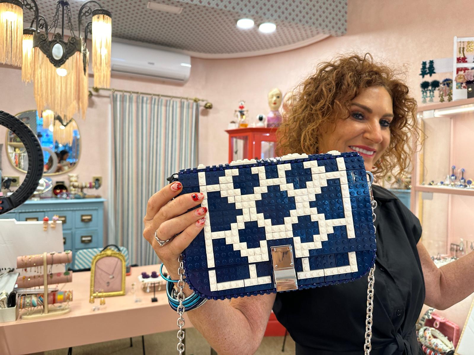 Llega el bolso &#039;Marijaia&#039;: ideado por una comerciante bilbaína y hecho con piezas tipo Lego