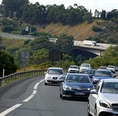 La estación de radar instalada a la altura de Ontón, junto a la muga con Bizkaia, para los que regresan de Cantabria.