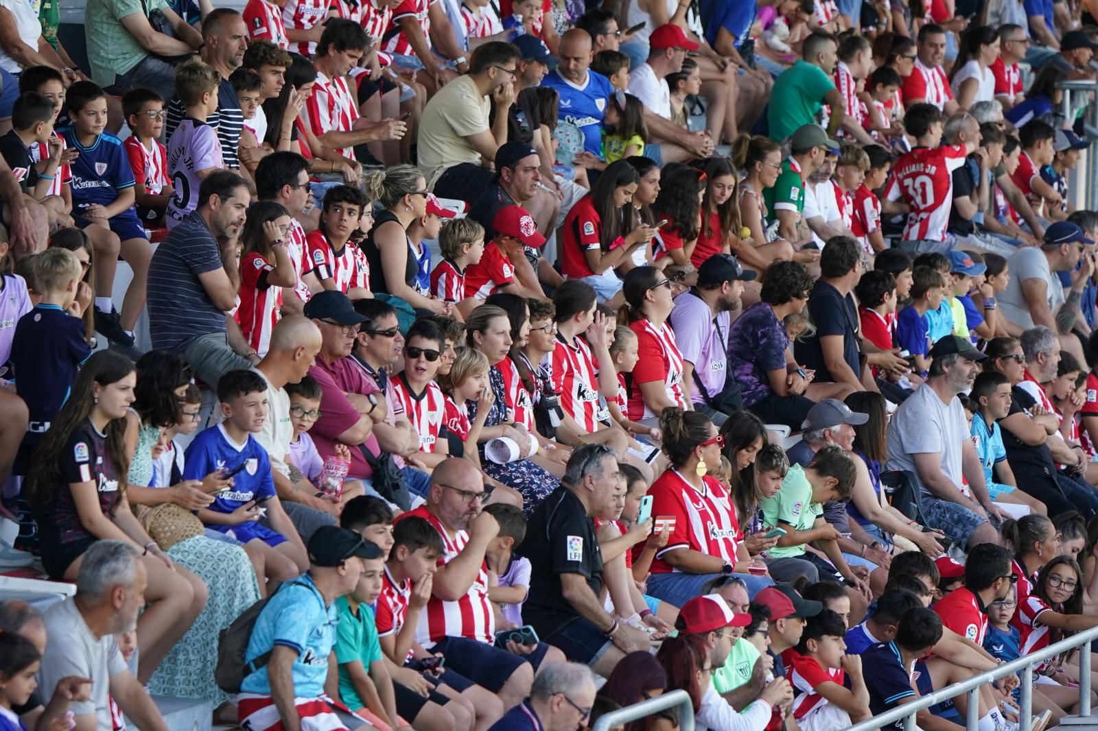 Las imágenes de la afición en Lezama