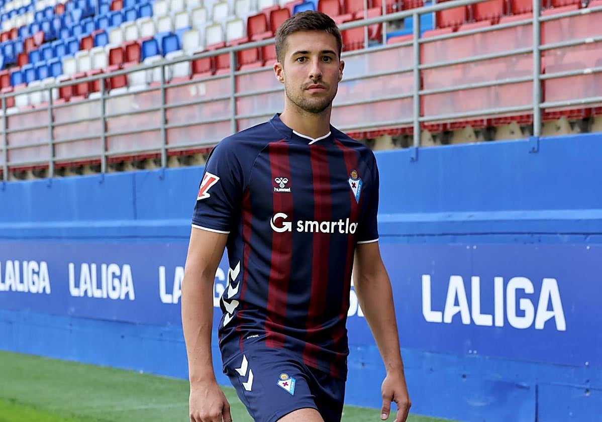 El ariete azulgrana, durante su presentación en Ipurua.