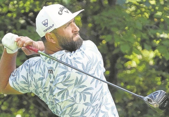 El de Barrika, que busca en Chicago seguir con opciones de ser campeón en el LIV, golpea con el driver en un torneo reciente.