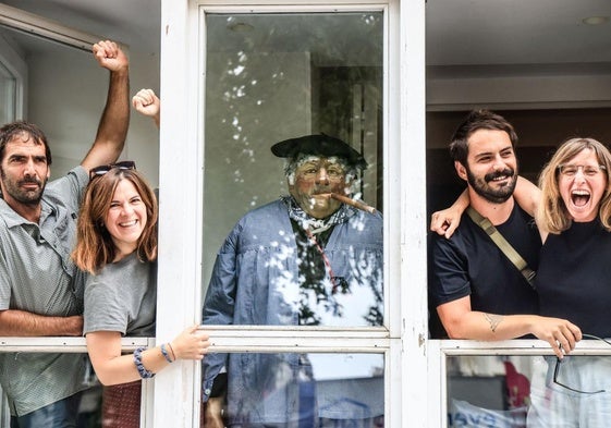 Oier Fernández de Arroyabe junto a los catalanes Eva Freixa, Joan Marc Morata y Laia Sucarrats.