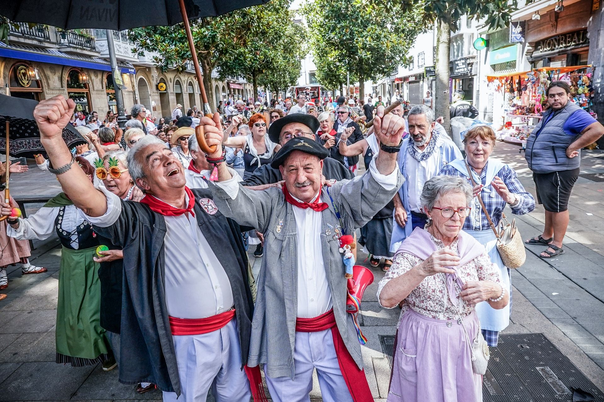 El día del blusa y neska veteranos en imágenes