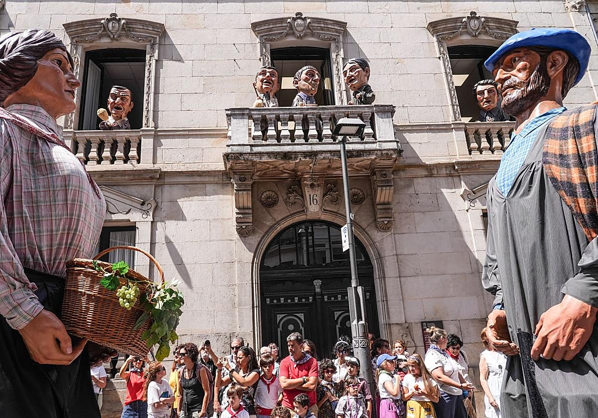 Último acto de los gigantes y cabezudos en La Blanca.