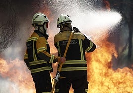 Las condiciones del incendio en Navarra mejoran durante la noche