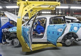 Cadena de montaje de la principal fábrica de BYD, la marca que ha superado a Tesla en China, en Shenzhen.